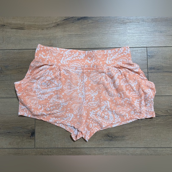 Free People Peach Tea Paisley Print Draped Pocket Shorts Size Large Resort Beach - Picture 1 of 6